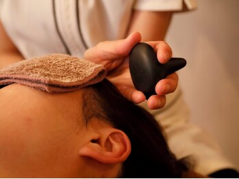 リラムーン(Relamoon)の写真/【寝落ち必須のヘッドスパ】疲労改善やリフトアップにも効果◎バザルトストーンの新感覚ヘッドスパも★