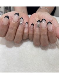 黒フレンチネイル