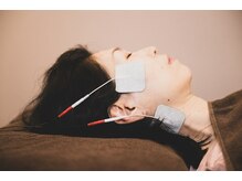 サロンド365 銀座(salon de 365)/美容機器REBORNを張りながら施術