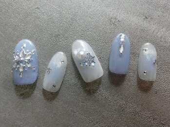 ネイリシャス(NAILICIOUS)/キラキラ雪の結晶ネイル