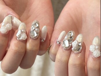 アース ネイルアンドアイラッシュ 甲府昭和店(HAIR & MAKE EARTH Nail&Eyelash)/ホワイトキラキラデザイン¥12500