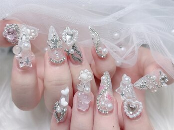 モモアネイル(MomoA nail)の写真/《手描き、上品で繊細なアートをご提供◎》枠にとらわれないデザインで個性的なあなたを演出します♪