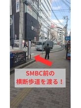 横断歩道を渡ります♪