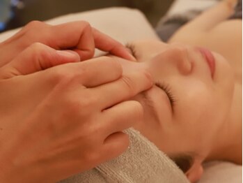 エクボ 立川店(EKUBO)の写真/《美小顔×極上癒し》業界大注目の眠れる頭蓋骨小顔矯正でグッと引き上げフェイスラインすっきり♪