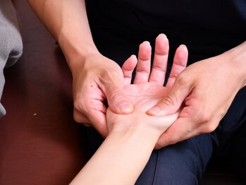 キトキト鍼灸接骨院 今里院/手の施術