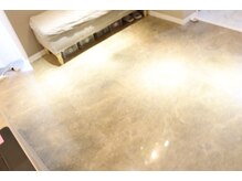 ソウ(SOU)/大理石の綺麗な店内です