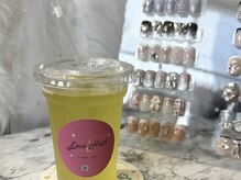 エマネイル プラス キハクヤ 瓢箪山店(EmaNail+KIHAKUYA)の雰囲気(映画見放題ドリンクサービスございます!ゆったり過ごせます♪)