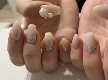 エーモアー(a'more)/薔薇×ホワイトネイル