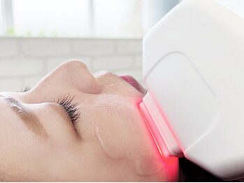 エミナル(EMINARU)の写真/【最新美容!光リフト☆今までにないリフトアップ効果¥19800→¥12000】表情筋や皮膚を自然に引き上げ!