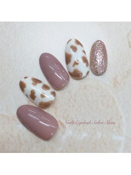 牛柄ネイル干支ネイル