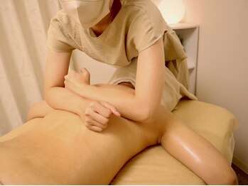 パルマ 二子玉川(Palma)の写真/肘から前腕までを使い、大きな面でじっくり圧をかけることで、広範囲の筋肉を効率的にケア。