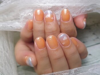 ネイルルーム エス(Nail room S)の写真/ショートネイルに映える手描きアート/オフィスシンプル/お爪周りがすっきりして見える丁寧なケア◎