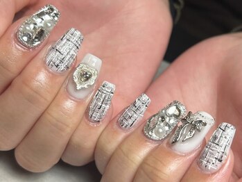 ブルー(Blue)の写真/ワンカラーなどのシンプルデザインから痛ネイル、推し活デザイン、複雑なデザインにも幅広く対応します☆