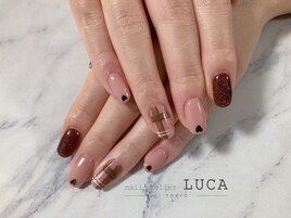 R-162 ふんわりチェックネイル