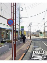 ファミリーマートを左手に確認［LED/アンドヘルシー/まつげパーマ/長さだし/パラジェル/オフのみ］