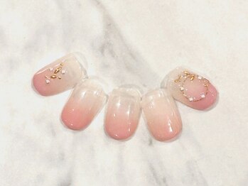 プチネイル安气子 日比谷シャンテ店の写真/大人女性の華やかデザイン多数ご用意◎自爪から輝く美しい指先に♪ネイルが初めての方にもオススメです！