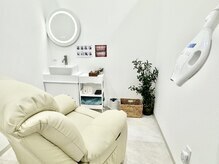 ホワイトニングサロン WHITEの雰囲気（綺麗な個室で人目を気にせず快適時間！最大4名同時に照射可♪）