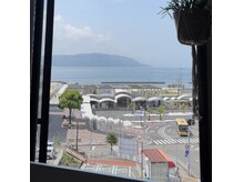 駅からすぐそば、サロンからの景色が絶景です。