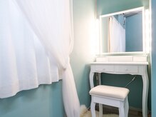 ウイ(u'i)の雰囲気（お化粧台がありますのでお出かけ前にもご準備して頂けます☆彡）