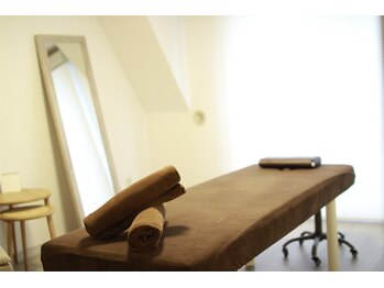 ハリファ鍼灸院 横浜関内院(HariFa鍼灸院)/お部屋へご案内