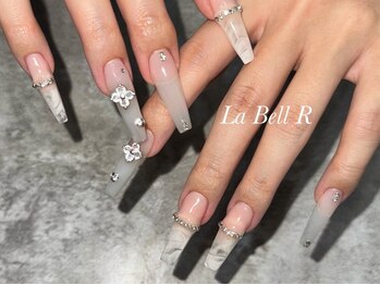 ラヴェル アール(La Bell R)の写真/《長さ出しが初めての方にも◎》浮かない&折れない圧巻の技術力!美しいフォルムでワンホンネイルも似合う♪