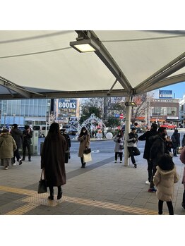 ココール(cocor)/自由が丘駅正面口を出ます