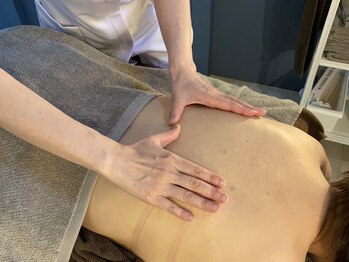 フォルモーント(Vollmond)/背中の筋肉を緩めます