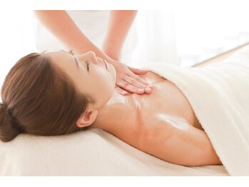 エルミタージュ 池袋/ハイパーナイフでデコルテ周りも