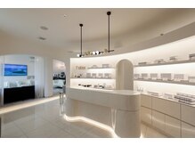 ティーズキッス(T’s Kiss)/店内　(入り口カウンター)