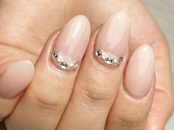 Nailsalon Lierre 八丁堀店【リエール】の写真/妥協を許さないあなたへ。自爪を労わる丁寧ケア×洗練されたシンプルDesign★指先を見るたび潤う至福の時♪