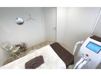 サロン ド オリ(salon de oli)の写真/【最新機器でスッキリ肌見せ】効果出しにこだわった脱毛施術で、気になるお悩み箇所を本気ケア☆