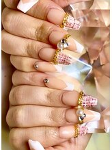 ネイルアルバ(Nail ALBA)/Aコースにストーンフレンチ追金