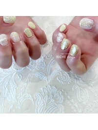 春らしいイエローカラーネイル