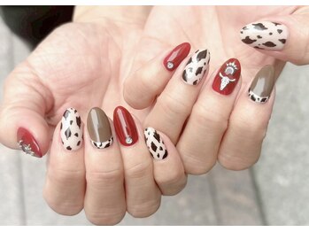 ビューティーライン 横浜店(BEAUTY LINE)の写真/【豊富なパーツとカラーで選ぶ楽しさ無限大☆】ケア重視の美爪サロンで魅せる大人女子ネイルへ♪