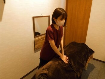 金の指銀の指の写真/《男性の方も大歓迎☆》フェイシャルやオイルマッサージ等,エステデビューはぜひ当店にお任せ下さい♪