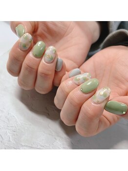 ブラン(blanc)/くすみグリーンのアニマルネイル
