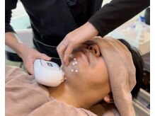 アッシュボウプラス(H.beau+)/全顔施術中