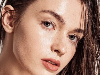 アムール(Amour)/最新のハリウッドブロウリフト!