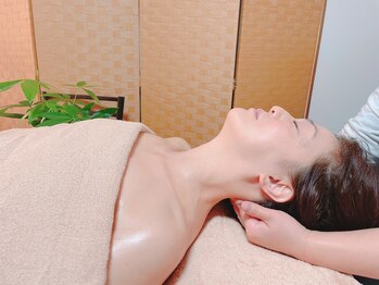 マム(MAM)/【8】複雑に筋肉が重なり合う首