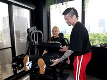 アルカディアジム(ARCADIA GYM)の雰囲気（脚トレ専用マシンも完備。笑いが絶えないトレーニング）