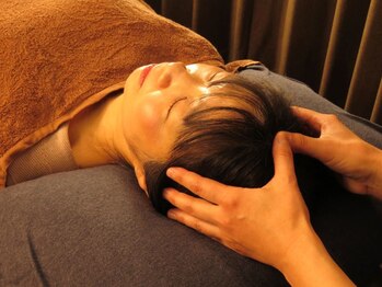 いやし工房 もみ丸/ヘッドスパ施術風景