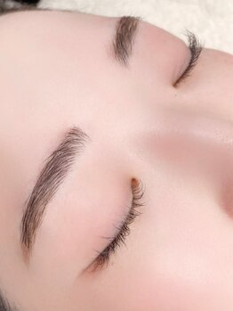 ルセロ(LUCERO)の写真/《ハリウッドブロウリフト・眉WAX・眉パーマ》で美眉スタイリング◎垢抜け眉毛でお顔の印象UP♪