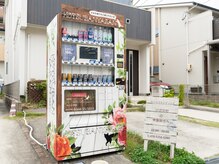 カイロプラクティック 骨盤屋さんの雰囲気（店舗前の自動販売機が目印です）