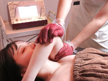 レアリゼ/バストアップしながら二の腕ケア