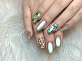 ニュアンスビジューネイル