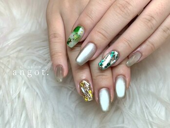 アンガット(angot.)/ニュアンスビジューネイル
