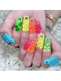 お菓子を乗せたようなネイル♪