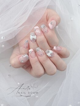 オウラネイルルーム(Aura nail room)の写真/≪大阪京橋駅すぐ≫トレンド大人気韓国ワンホンネイル/持込/長さ出しOK◆存在感のある華やかな指先へ！