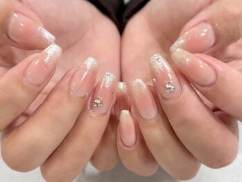 ローランリム(LORAN Lim)の写真/さりげないオシャレネイルでオフィスにもバッチリ☆シンプルなのに目を引く大人女性の為のデザイン♪