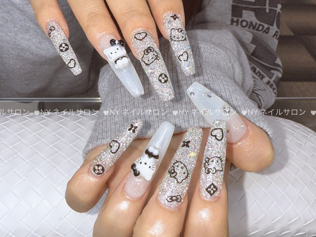 2025年-2026年冬トレンド】スーパーロングのネイルデザイン集｜人気順